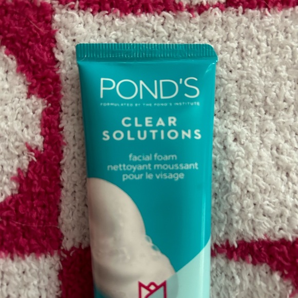 ponds clear solutions facial foam! - Picture 3 of 5